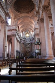 Une dernière vue de la nef en direction du choeur. Cliché personnel