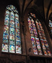 Vitraux dans le choeur de l'église St-Georges. Cliché personnel (août 2009)