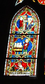 Détail du vitrail de la nef consacré aux mineurs (regarder le médaillon inférieur, 1320-30). Cliché personnel