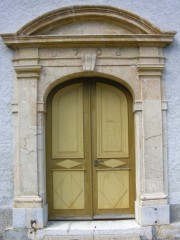 Bel encadrement de porte au Temple de Buttes. Cliché personnel