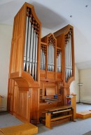 Vue de l'orgue Felsberg neuf de l'église cathol. de Trimmis, Grisons. Cliché personnel (juill. 2010) 