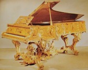 Vue d'un grand piano-forte de concert, Erard, Londres, vers 1840. Crédit: Les instruments de musique et leur décoration, C. Rueger, Mondialo éd. Leipzig, 1985