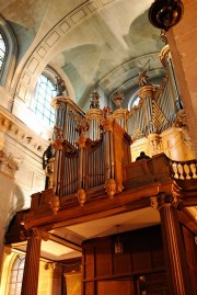 Vue de l'orgue en contre-plongée depuis le bas-côté gauche. Cliché personnel