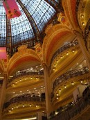 Autre vue de ces détails Art Nouveau, Galeries Lafayette, Paris. Cliché personnel (nov. 2009)