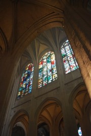 Voutes vers l'orgue avec les vitraux. Cliché personnel