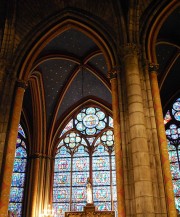 Vue de la chapelle axiale du double déambulatoire. Cliché personnel