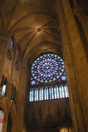 Le transept Sud et sa rose du 13ème s. restaurée par V.-le-Duc. Cliché personnel