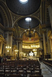 Vue intérieure de la nef en direction du choeur. Cliché personnel