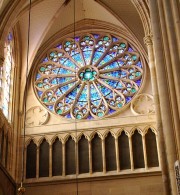 Rose du transept droit (vitraux de Thibaud, 19ème s.). Cliché personnel