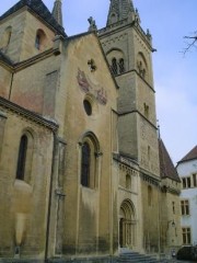 Collégiale de Neuchâtel, côté sud. Cliché personnel