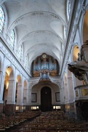 Vue intérieure de la nef en direction du Grand Orgue. Cliché personnel