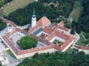 Vue de l'abbaye de Heiligenkreuz. Crédit: //de.wikipedia.org/wiki/Stift_Heiligenkreuz