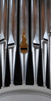 Vue de la base d'une des tourelles de l'orgue (grand Buffet). Cliché personnel