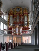 Orgue Carsten Lund (1995) dans un buffet de 1724, Garnisons Kirke, Copenhague. Crédit: //en.wikipedia.org/