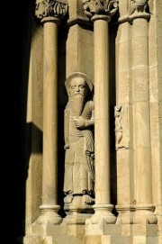 Détail du portail roman, Collégiale de Neuchâtel. Cliché personnel