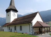 Vue de l'église réformée de Boltigen. Cliché personnel (avril 2010)