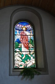 Le vitrail axial du choeur, signé R. Münger. Cliché personnel