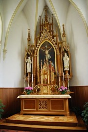 Vue du maître-autel néo-gothique. Cliché personnel