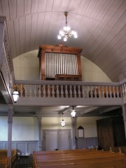Temple des Bayards: vue de l'orgue en situation sur la galerie. Cliché personnel