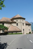 Vue extérieure de l'église, Vouvry. Cliché personnel (juin 2010)