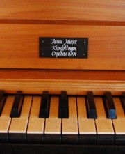 Signature de l'orgue A. Hauser (1991). Cliché personnel
