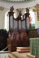 Vue de l'orgue de l'église Saint-Pierre de Chalon. Cliché personnel (été 2009)