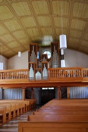 Vue intérieure en direction de l'orgue Kuhn. Cliché personnel