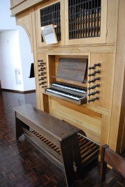 Vue de la console de l'orgue Hauser. Cliché personnel
