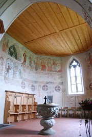 Vue du choeur avec ses peinture murales des 14 et 15èmes s. Cliché personnel