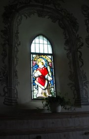 La fenêtre axiale de l'église dans le choeur. Cliché personnel