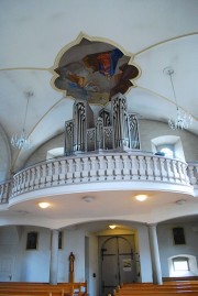 Vue de l'orgue Kuhn depuis la nef. Cliché personnel