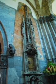 A l'entrée Nord du choeur: la niche contenant le Saint-Sacrement (1484). Cliché personnel