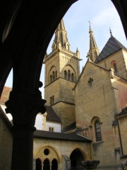 Collégiale de Neuchâtel, vue depuis le cloître. Cliché personnel