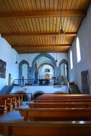 Vue intérieure en direction du choeur et de la crypte. Cliché personnel