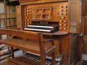 Vue de la console de l'orgue. Crédit: http://orguesfrance.com/