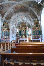 Autre vue de la nef et du choeur. Cliché personnel