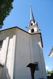 Vue de l'église St-Michel (Son Mitgel) à Savognin. Cliché personnel (juill. 2010)