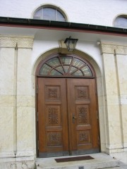Belle porte de l'église de Glovelier. Cliché personnel