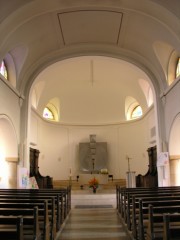 Nef et choeur de l'église de Glovelier. Cliché personnel