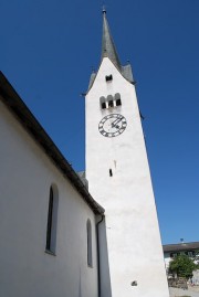 Vue de l'église de Valendas. Cliché personnel (juill. 2010)