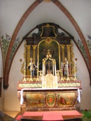 Vue de la chapelle gothique de cette église avec son autel du 18ème s. Cliché personnel