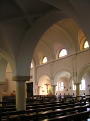 Autre vue intérieure de l'église de Glovelier (style néo-roman). Cliché personnel