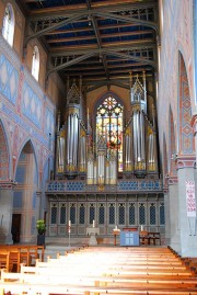 Vue intérieure de la nef en direction du choeur et de l'orgue. Cliché personnel