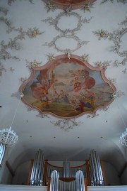 Plafond peint avec la façade de l'orgue. Cliché personnel