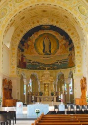 Vue du choeur avec la grande peinture de sainte Marie. Cliché personnel