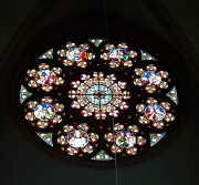 L'une des rosaces du transept (vitraux de 1907). Cliché personnel