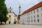 Vue extérieure de l'église d'Ochsenhausen. Cliché personnel (mai 2011)