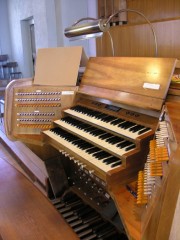 Console à trois claviers. Orgue du Temple de l'Abeille. Cliché personnel