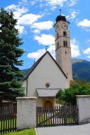 Vue de l'église de Valchava. Cliché personnel (juillet 2011)
