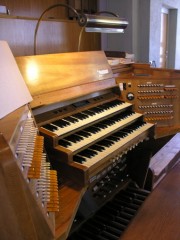 Autre vue de la console de l'orgue. Temple de l'Abeille. Cliché personnel